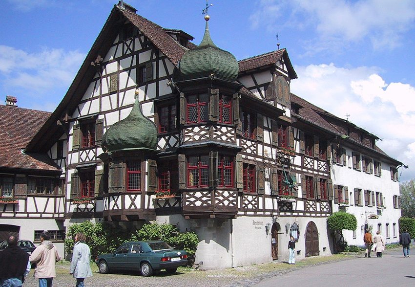 Schloss Gottlieben Ein Wasserschloss Mit Kulturhistorischer Bedeutung Schloss Gottlieben Ein Wasserschloss Mit Kulturhistorischer Bedeutung